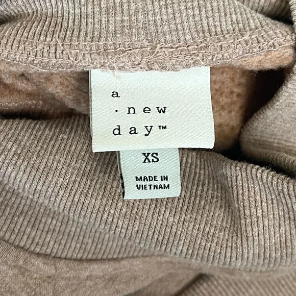 a new day Size XS Blush Tan/Nude Crop Sweatshirt - Picture 2 of 3